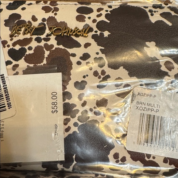 NWT BETSEY JOHNSON Heart Cow Print Zip Around Wristlet Wallet Western White Brwn - Picture 6 of 7